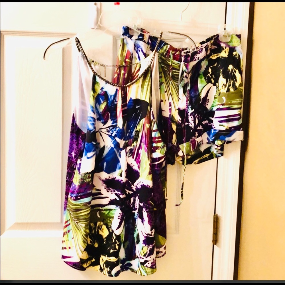 2BEBE PURPLE FLORAL SHORT SET EUC